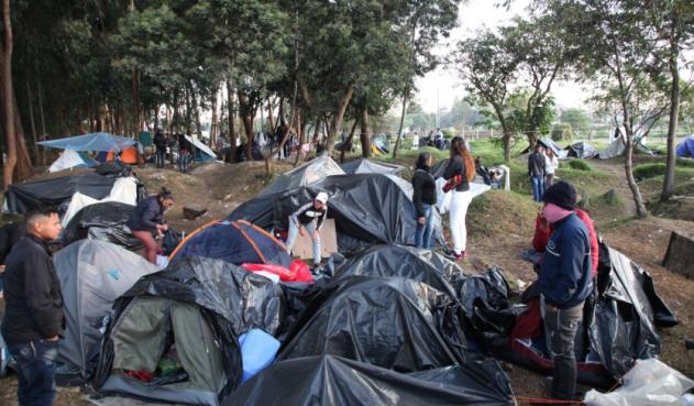 Colombianos protestan por traslado de venezolanos