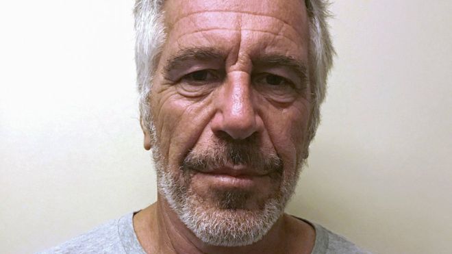 Indignación y teorías conspirativas tras muerte de Epstein