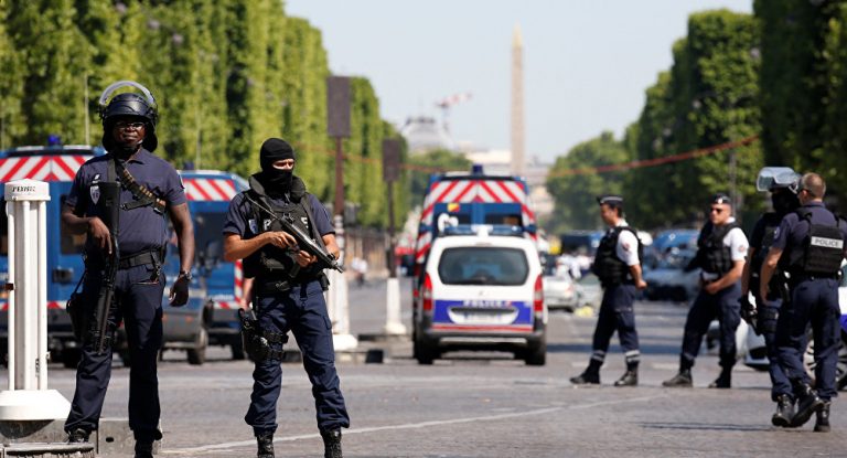 Policía de Francia abate a un atacante con cuchillo