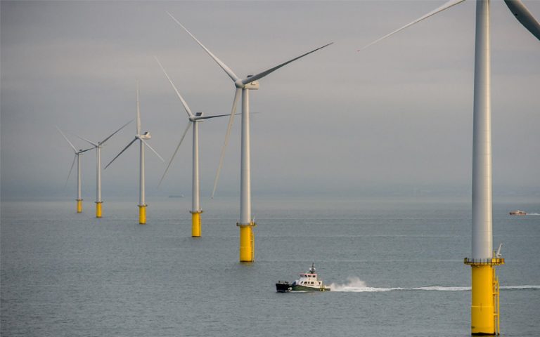 Reino Unido va por una transición verde con energía eólica