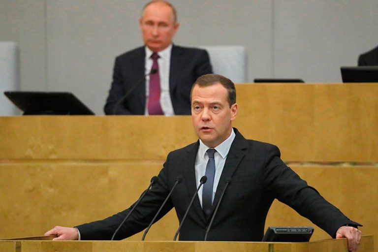 Renuncia el gabinete ministerial de Vladímir Putin