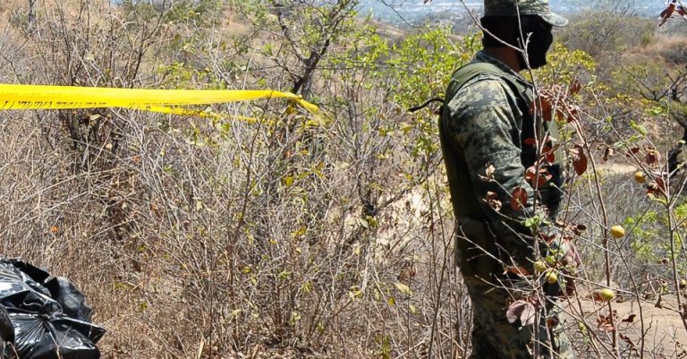 Hallan cuatro fosas clandestinas cerca de frontera México-EEUU