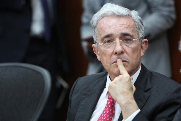 Abren investigación preliminar contra expresidente Uribe