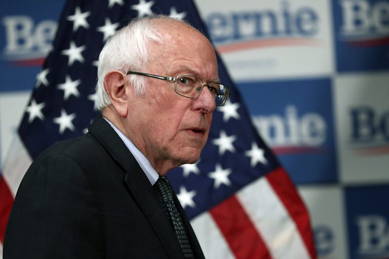 Bernie Sanders abandona la contienda política en EEUU