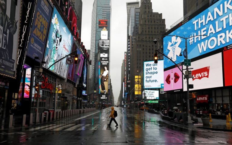 Misión de China entrega equipos médicos en Nueva York