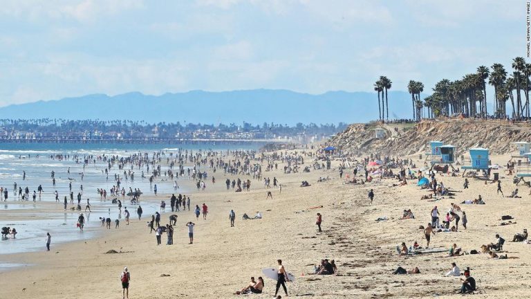 El desconfinamiento en EEUU genera aglomeraciones en playas