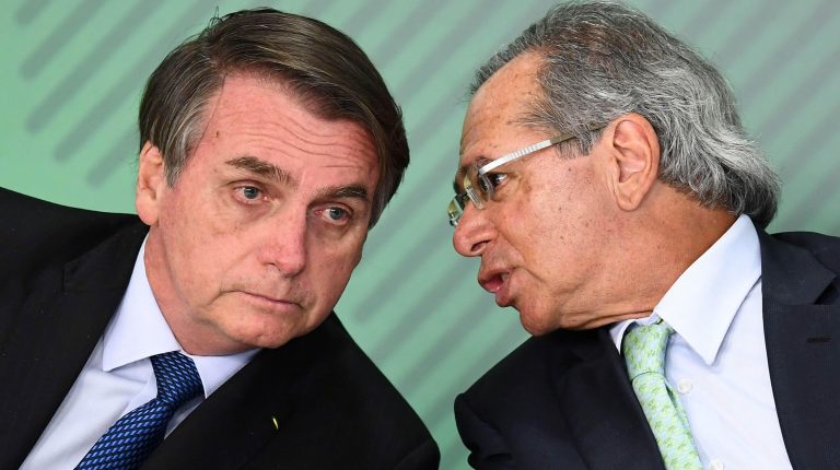 Bolsonaro advierte que economía está al borde del colapso