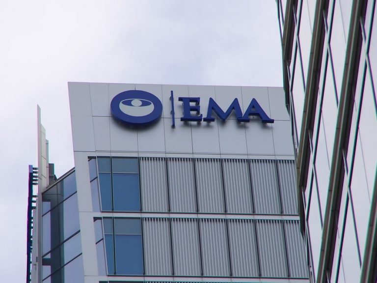 La EMA espera tener vacuna contra COVID-19 en un año