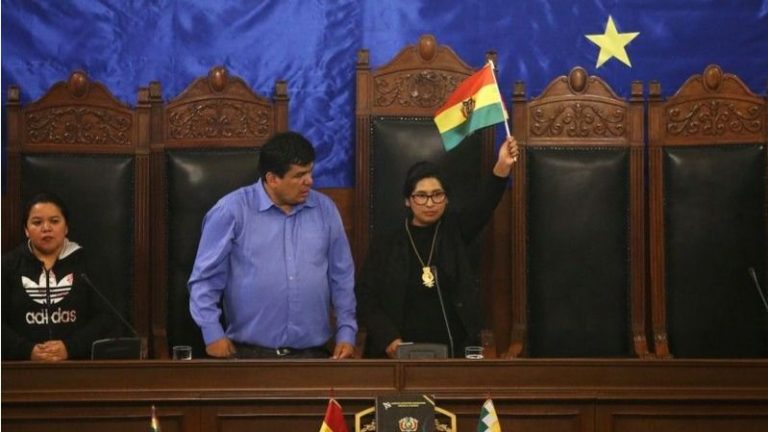 Parlamento boliviano aprueba ley para postergar elecciones