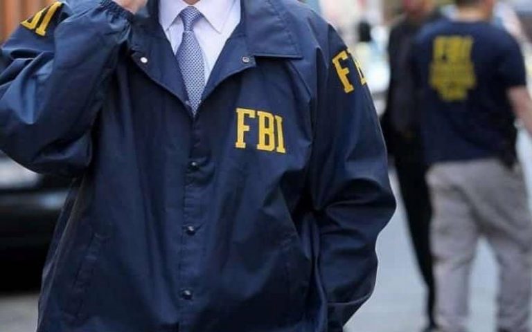 FBI: China intentó robar datos de posible vacuna COVID-19