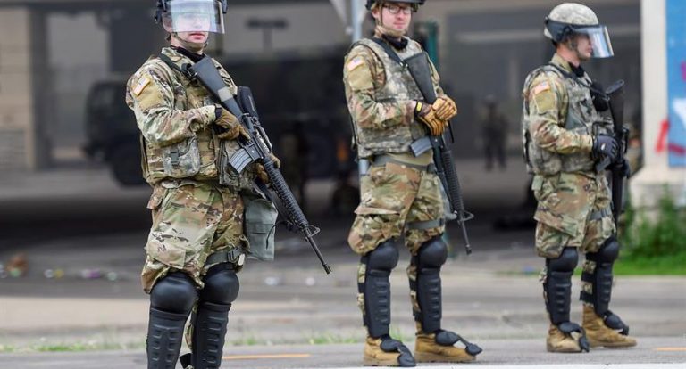 Despliegan la Guardia Nacional en Minneapolis