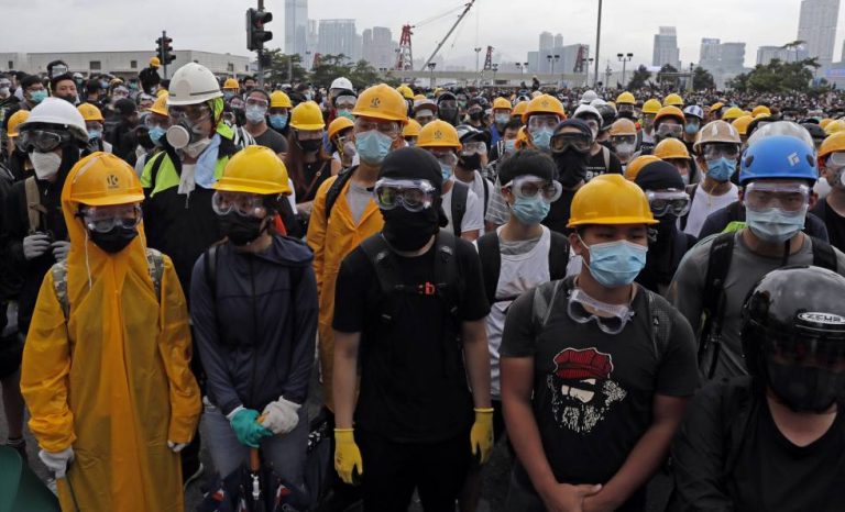 Nuevas protestas en Hong Kong dejan 250 detenidos