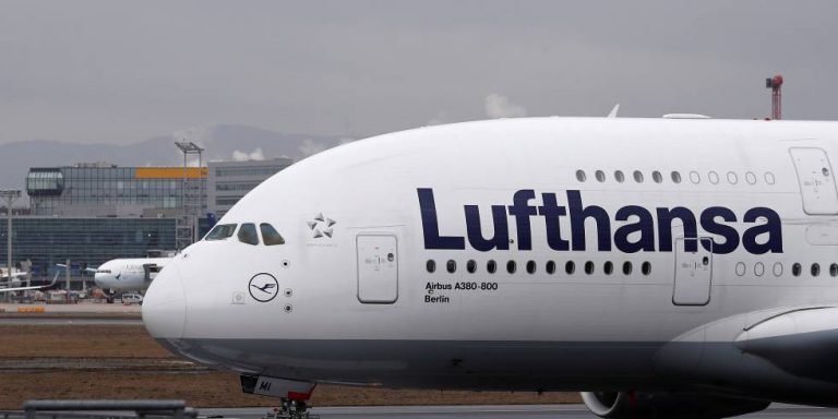 Lufthansa pide rescate al Estado y ofrece 25% de su capital