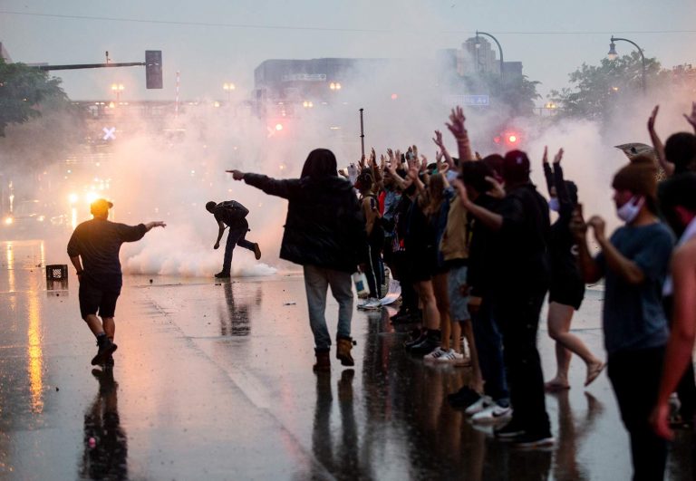 Violentas protestas en EEUU tras asesinato de un afroamericano