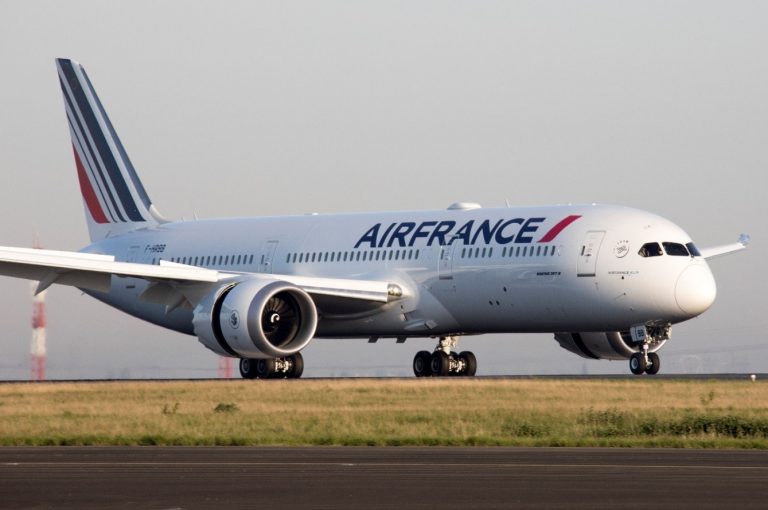 Air France reducirá su tráfico aéreo a cambio de ayuda estatal