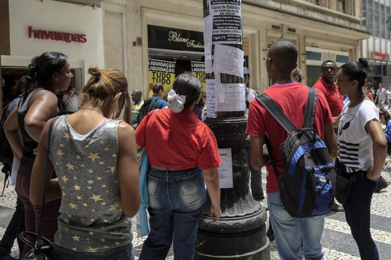 Desempleo en Brasil aumenta al 13% y afecta a 12,7 millones
