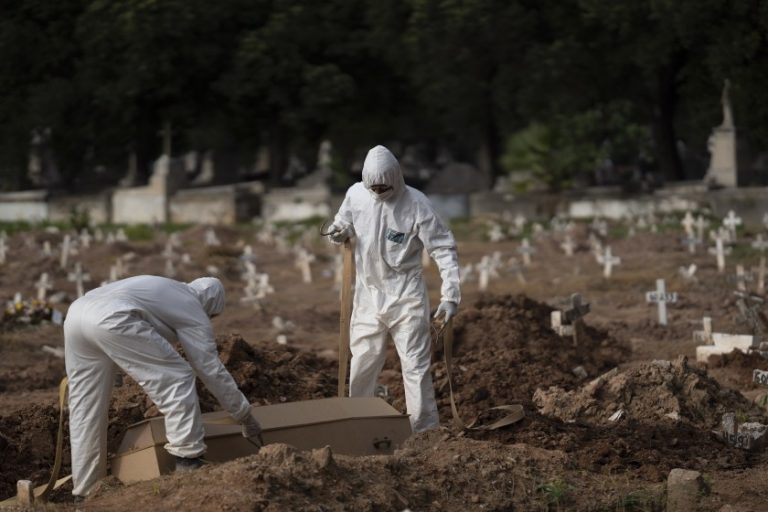 Brasil vuelve a registrar más de 1.100 muertes por COVID-19