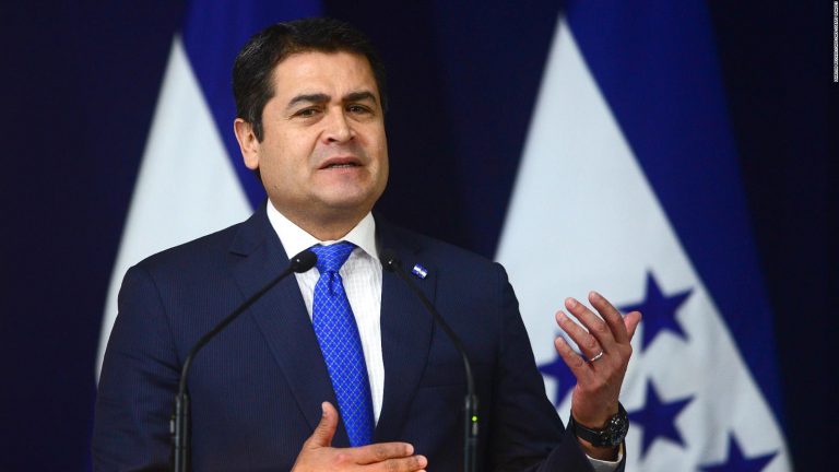 Presidente Honduras: primero de América en contraer COVID-19