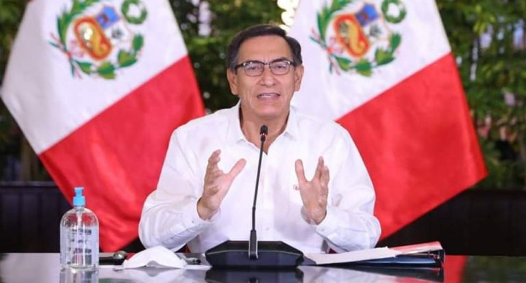 Vizcarra de ultimátum a salud privada para ceder infraestructura