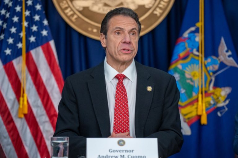 Andrew Cuomo llama a Trump “incompetente” y “negador”