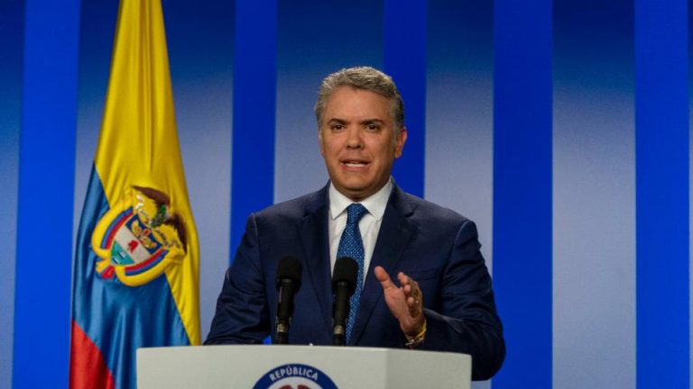 Duque promulga cadena perpetua para violadores de niños