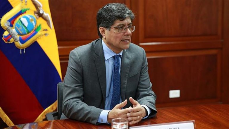 Dimite el canciller ecuatoriano José Valencia