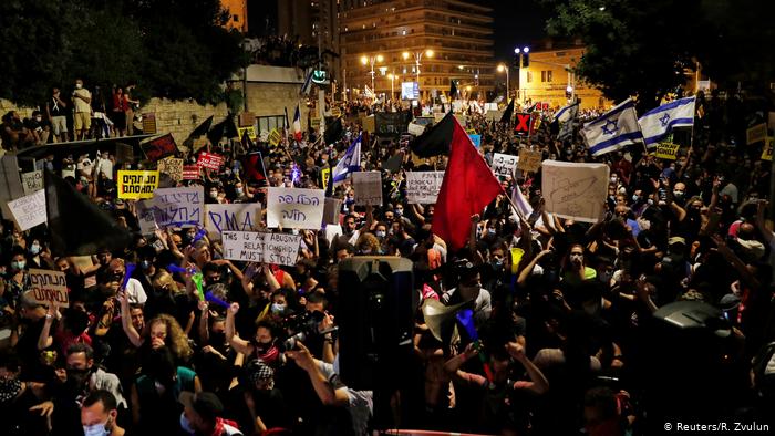 Masiva protesta en Jerusalén frente a la casa de Netanyahu