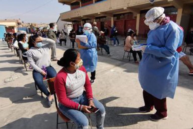 Perú anuncia su plan para vacunar a toda la población