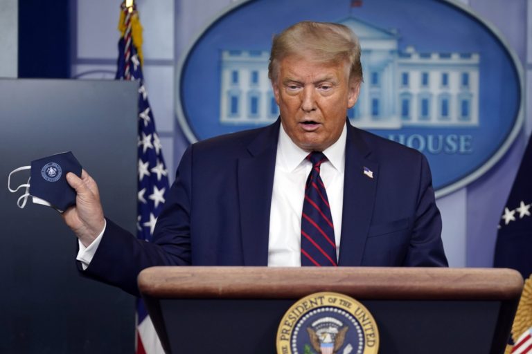 Trump cambia su discurso sobre el uso de máscarillas