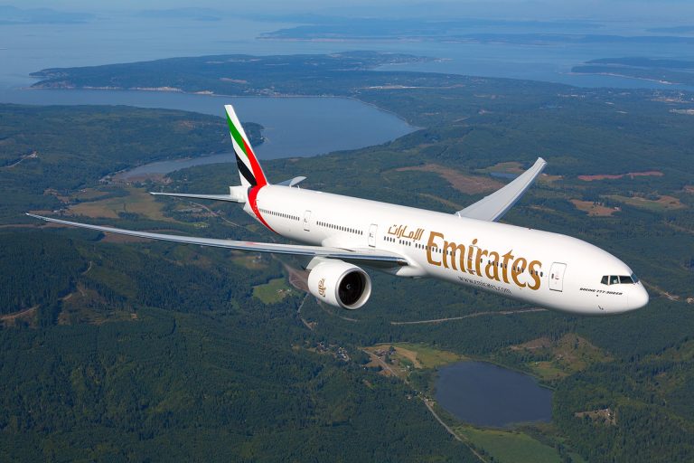 Emirates planea recortar 9.000 trabajos por crisis de COVID-19