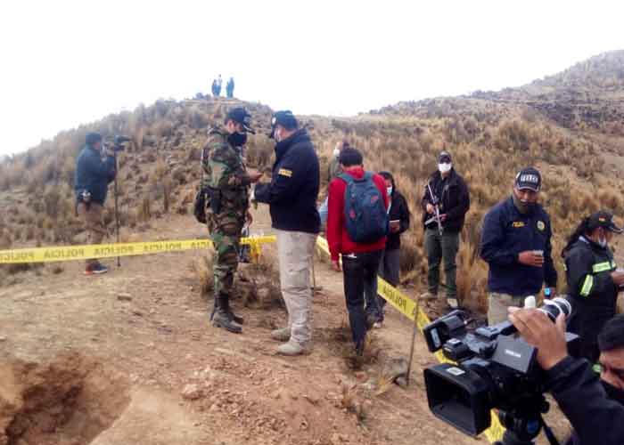 Policía investiga aparición de fosas comunes en Bolivia