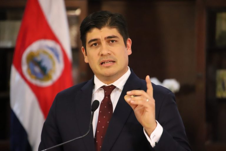 Carlos Alvarado desiste de acudir al FMI y llama al diálogo