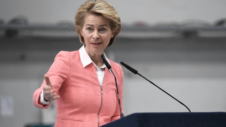 Von der Leyen en cuarentena tras contacto con positivo