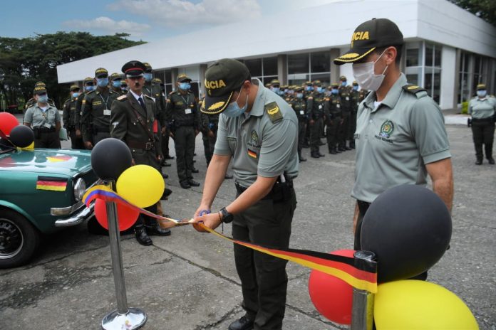 Policía