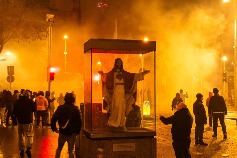 Violentas manifestaciones en Dublín: los motivos