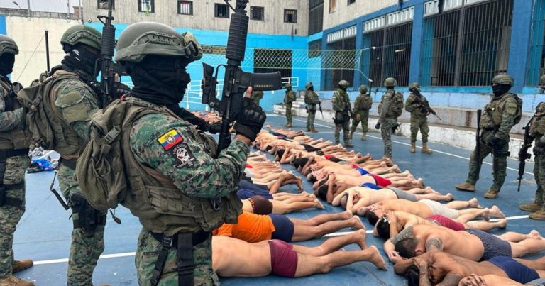 Ecuador militariza puertos y aeropuertos