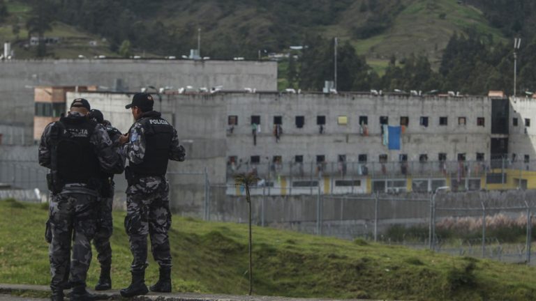 Ejército de Ecuador rechaza negociar con «terroristas»