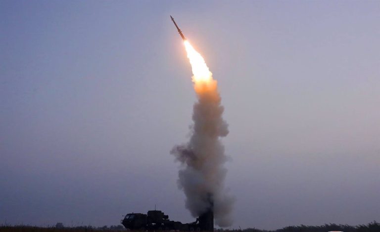 Corea del Norte lanza misil al mar de Japón
