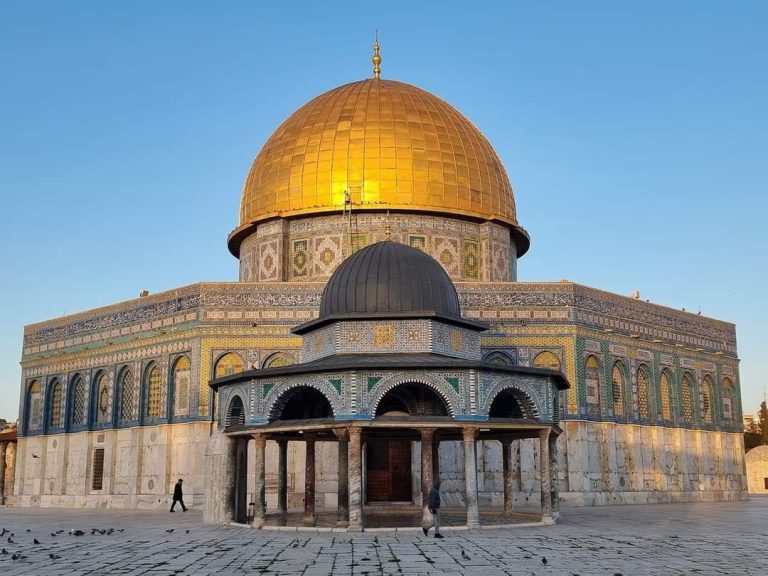 Israel permite entrada de musulmanes a Al-Aqsa