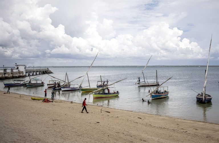 Mozambique: más de 90 muertos en hundimiento de ferry