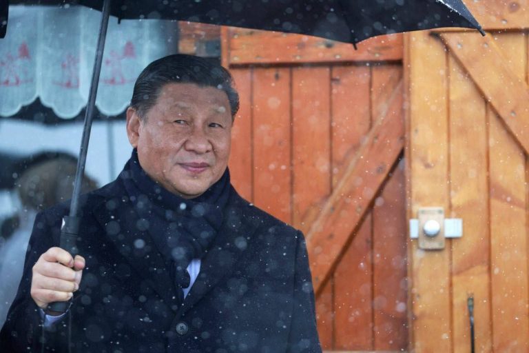 Xi Jinping prosigue su gira europea en Serbia