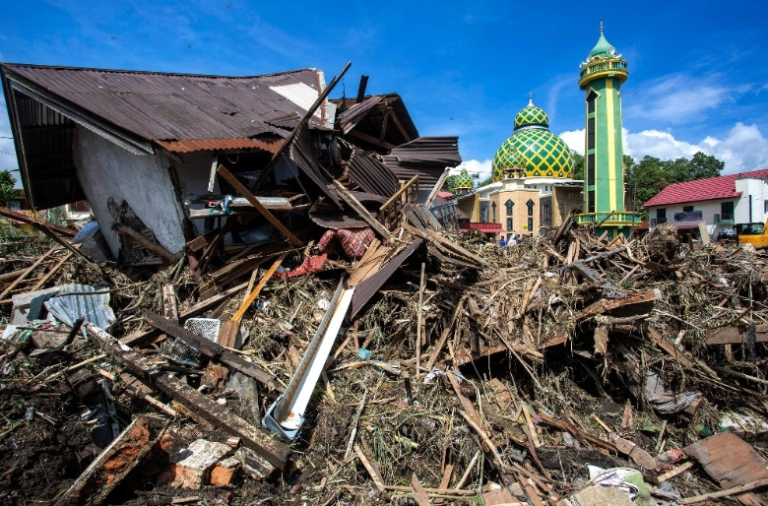 Ya son 67 los muertos por inundaciones en Indonesia