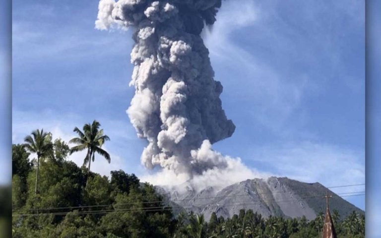 Indonesia: cientos de evacuados por erupción volcánica