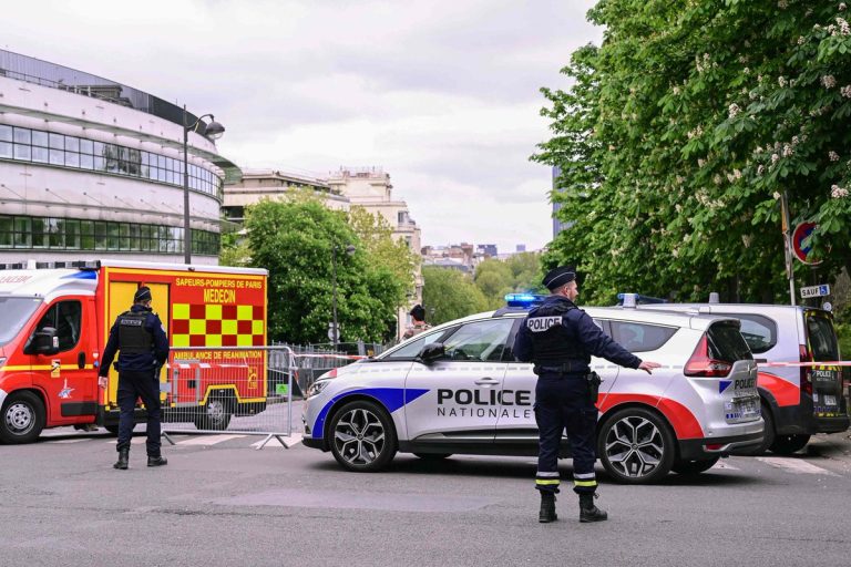 Francia: Policía mata a hombre por crimen de odio