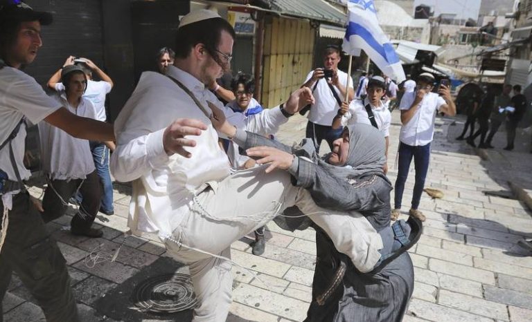 Ejército israelí acusado de apoyar agresiones de colonos