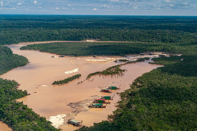 Sed de oro en el mundo consume la Amazonía peruana