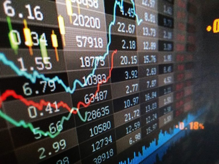 Bolsa de Tokio cae más de 6% tras desplome de Wall Street