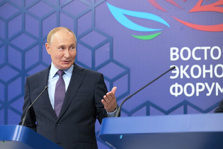 Putin «apoya» a Kamala Harris para la presidencial de EEUU