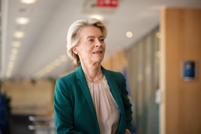 Von der Leyen llega a Kiev antes del invierno