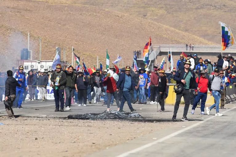 Enfrentamientos entre seguidores de Arce y Morales